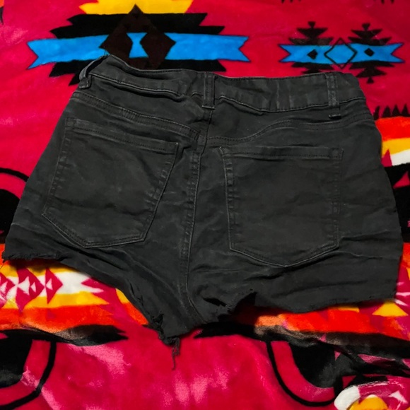 Black jean shorts - Picture 2 of 2